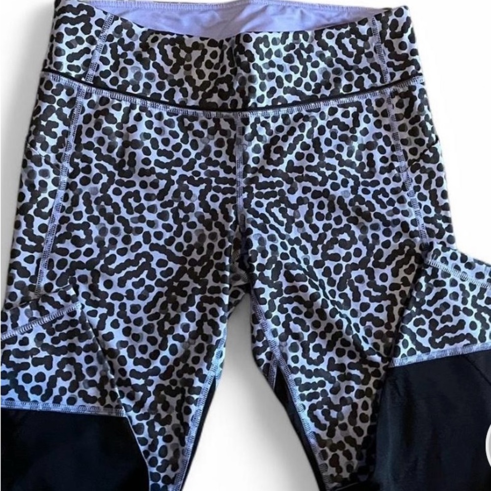 Lululemon Athletica Black and Blue Patterned Leggings